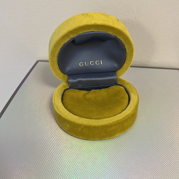 Gucci Jewelry - Gucci jewelry box chartreuse velvet-like